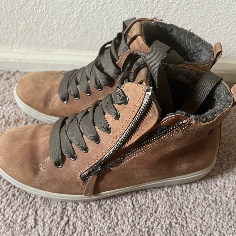 Ecco Soft Tred Women’ Boot 8.5 View 3